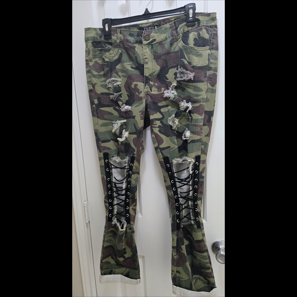 Thrill Camouflage Boot Cut Distressed Lace Up Front Pants Juniors Size 13 EUC